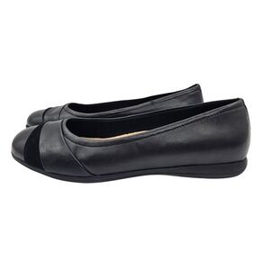 Trotters Danni Black Leather Suede Accent Slipon Flats Professional Shoes Womens